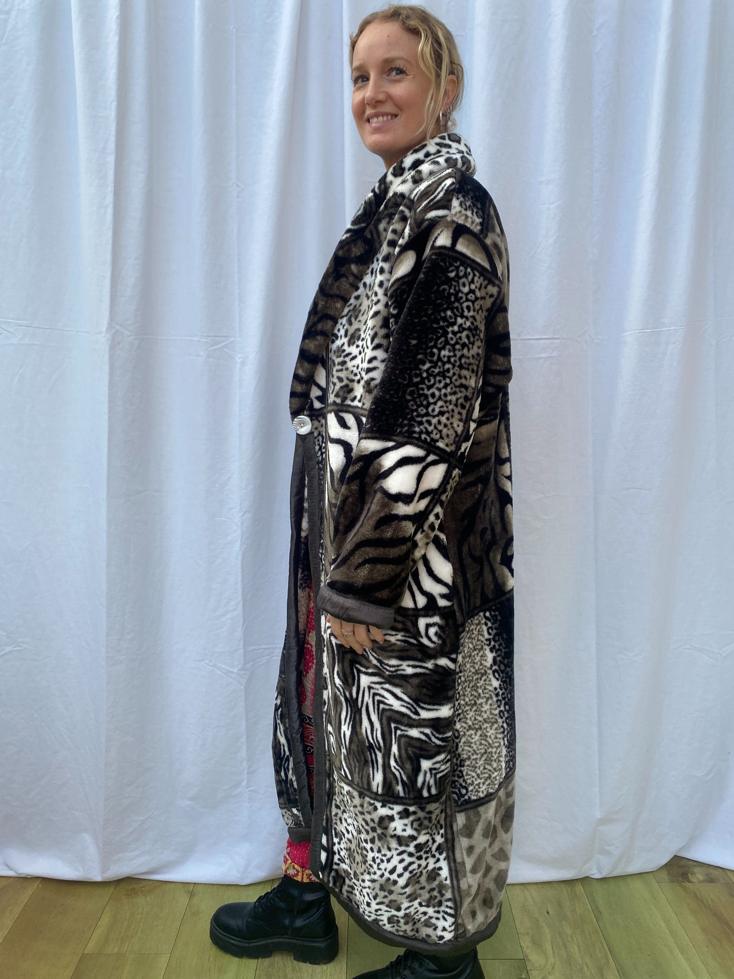 BLANKET COAT | Animal Smokey