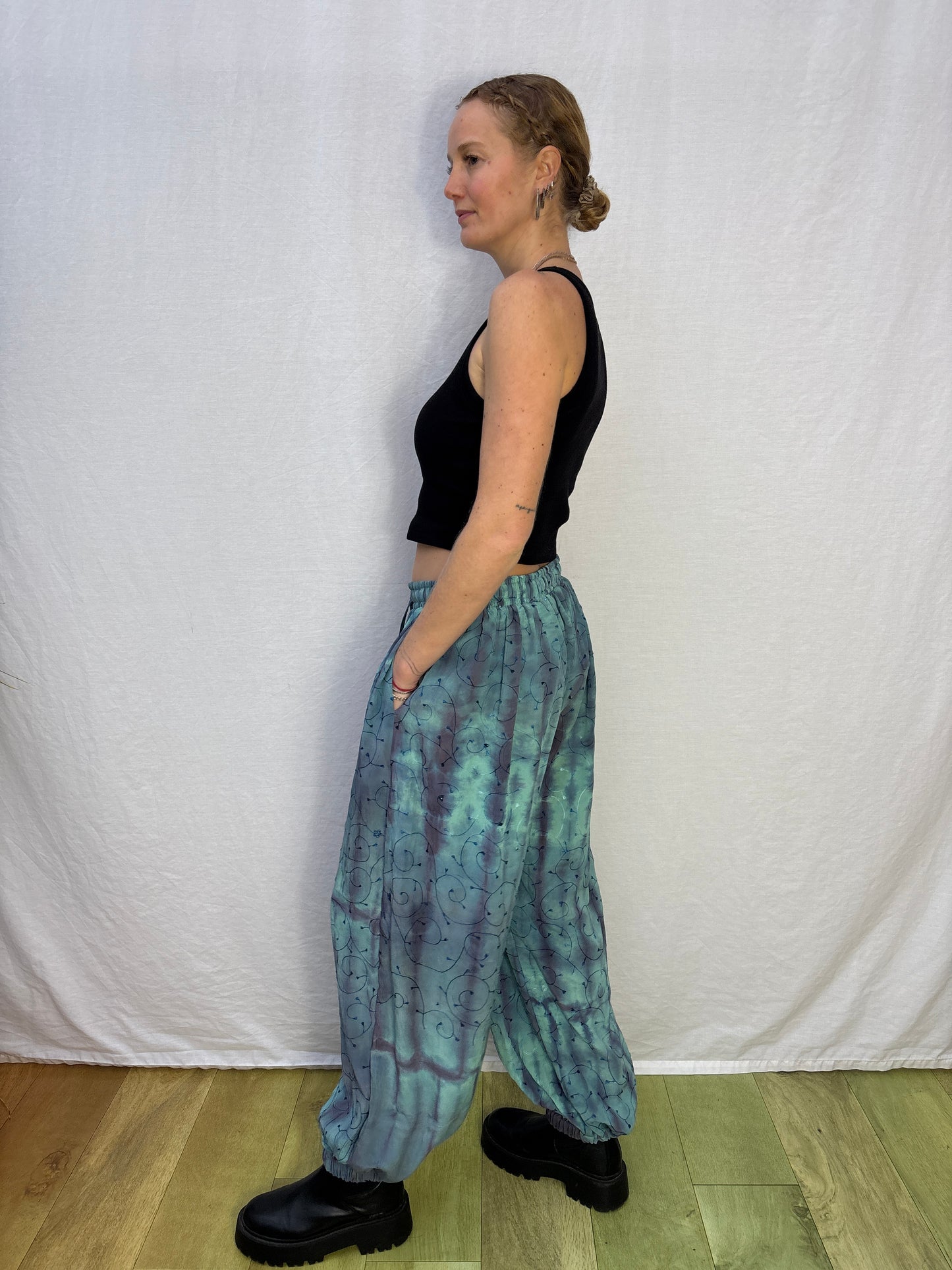 BALLOON TROUSERS | Sentiment