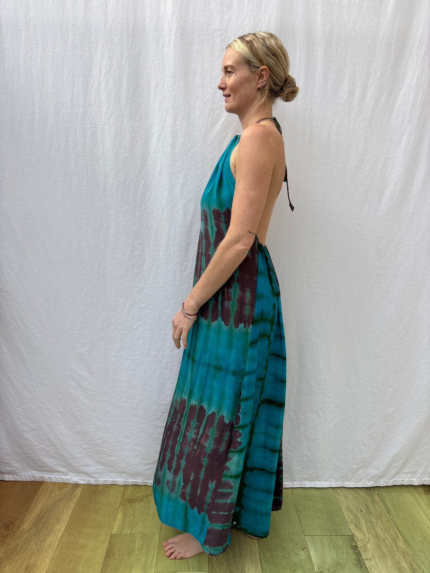 HALTER DRESS | Be bigger