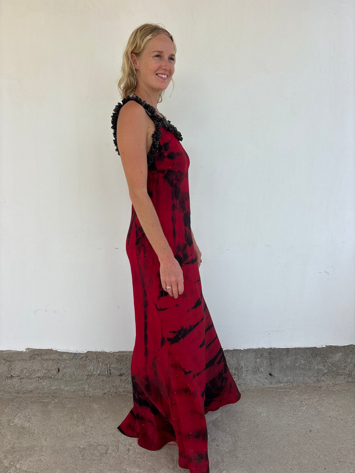 RUFFLE DRESS | Lady in red