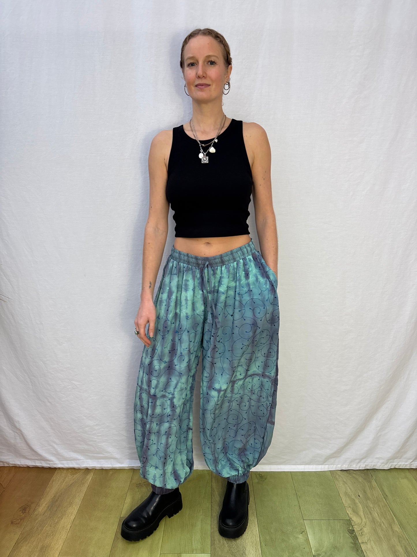 BALLOON TROUSERS | Sentiment