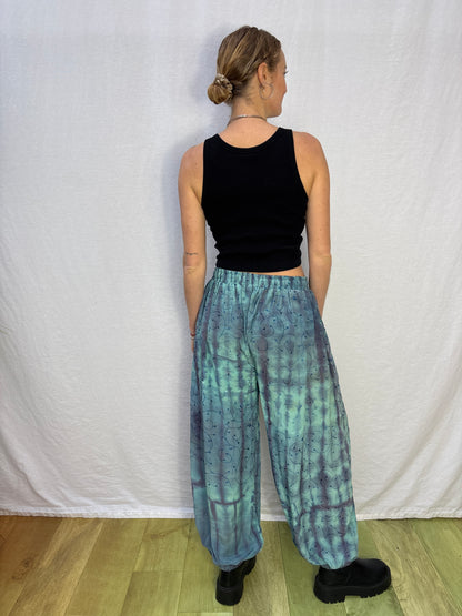 BALLOON TROUSERS | Sentiment