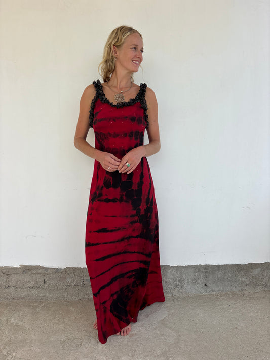 RUFFLE DRESS | Lady in red