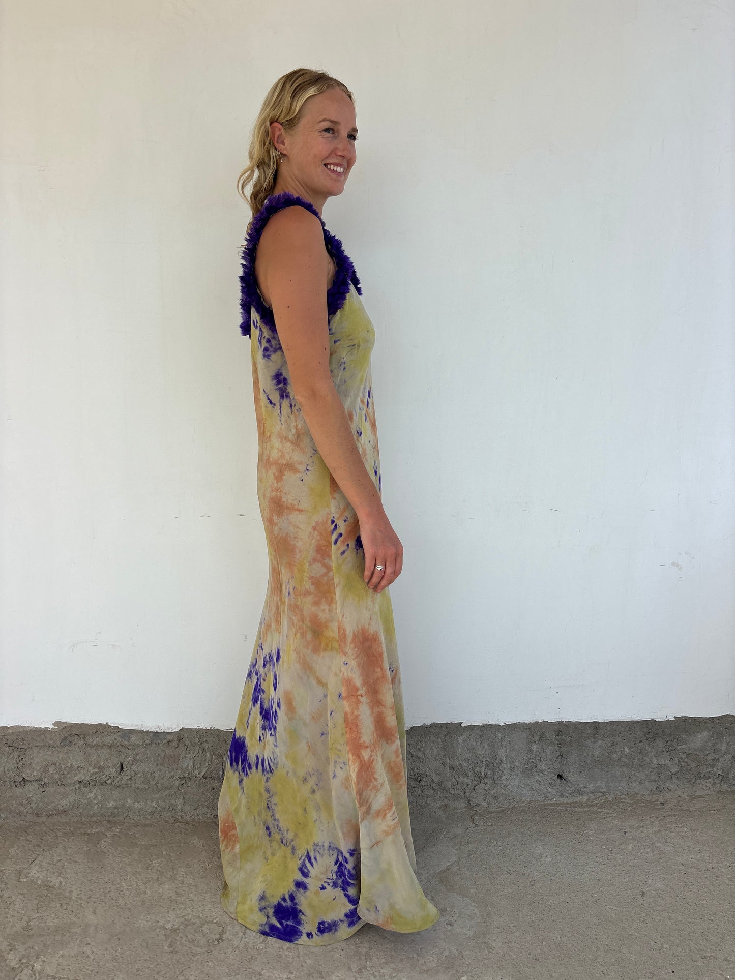 RUFFLE DRESS | Radiant