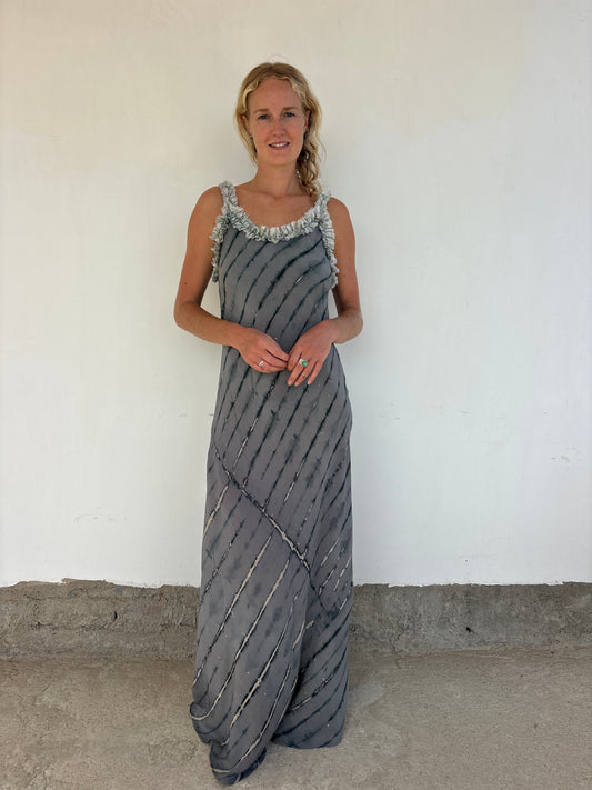 RUFFLE DRESS | To the moon